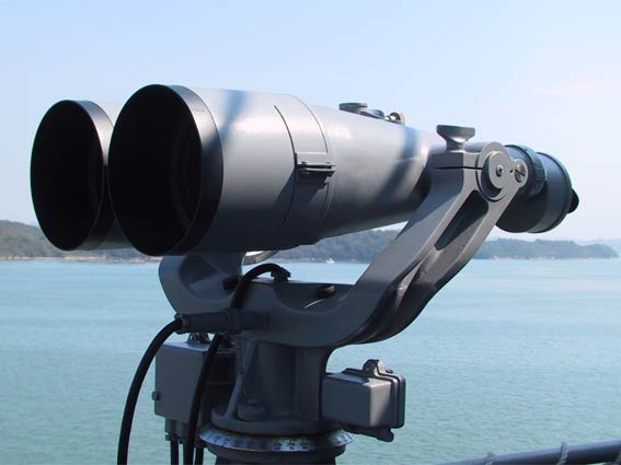 binoculars_01.jpg