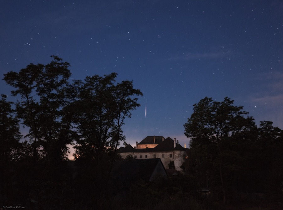 Albrechtsberg_Perseid2012-08-12_voltmer900.jpg